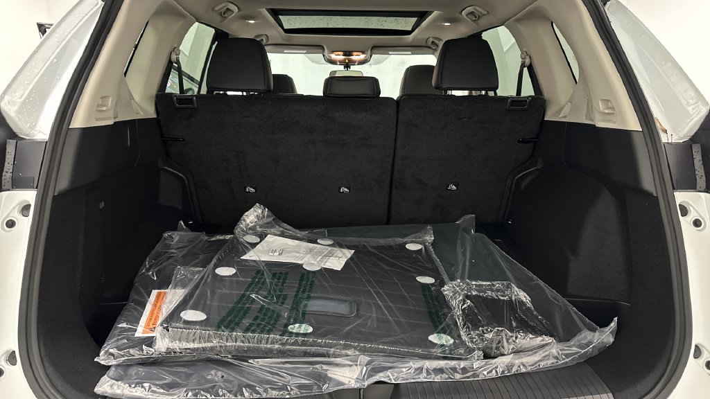Certified 2025 Nissan Rogue SV w/ SV Premium Package AWD/4WD image 13