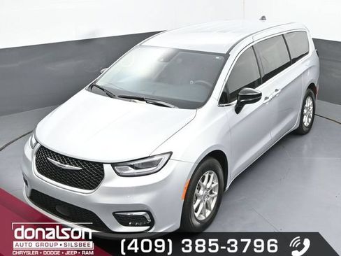 Used 2024 Chrysler Pacifica Touring-L FWD image 20