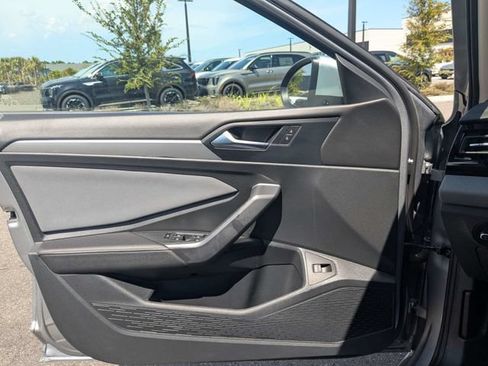 Used 2025 Volkswagen Jetta SE FWD image 22