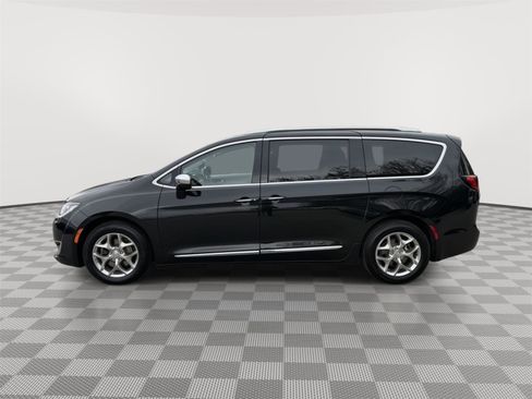Used 2019 Chrysler Pacifica Limited FWD image 4