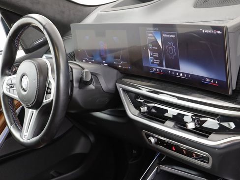 Certified 2025 BMW X7 M60i image 22
