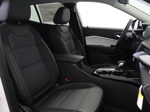 New 2026 Chevrolet Trax LT w/ LT Convenience Package FWD image 21