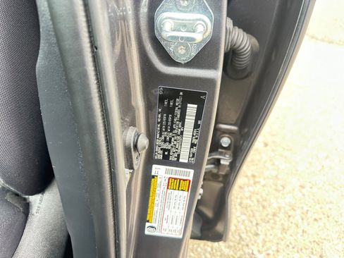 Used 2025 Toyota Highlander LE image 30