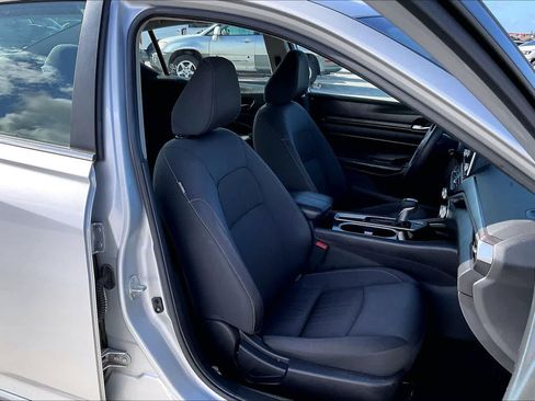 Used 2024 Nissan Altima 2.5 SV FWD image 13