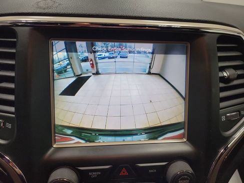 Used 2016 Jeep Grand Cherokee Laredo 75th Anniversary image 47