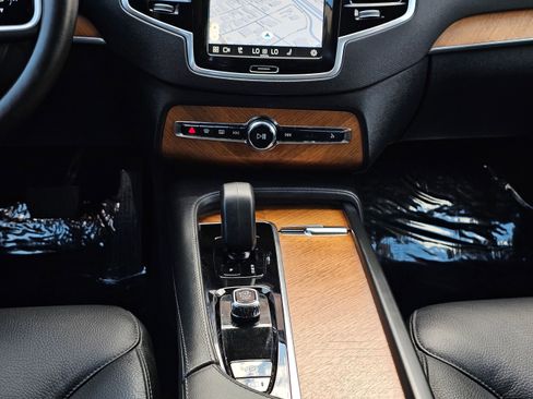 Used 2025 Volvo XC90 B6 Ultra image 23