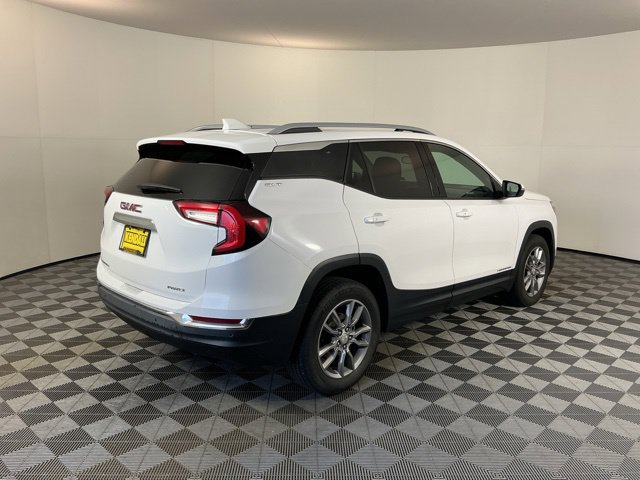 Used 2022 GMC Terrain SLT w/ GMC Pro Grade Package AWD/4WD image 5