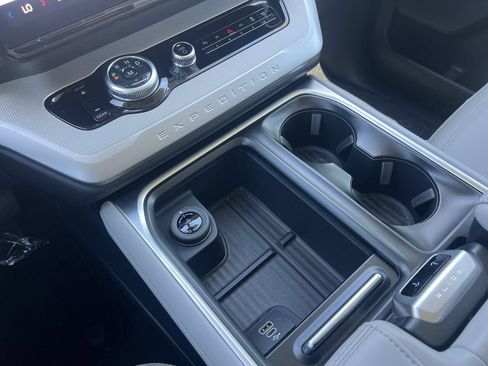 New 2026 Ford Expedition Active RWD image 8