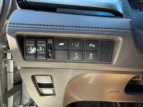 Used 2018 Honda Odyssey Elite image 20