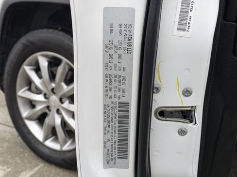 Used 2018 Jeep Cherokee Limited w/ Trailer Tow Group image 25