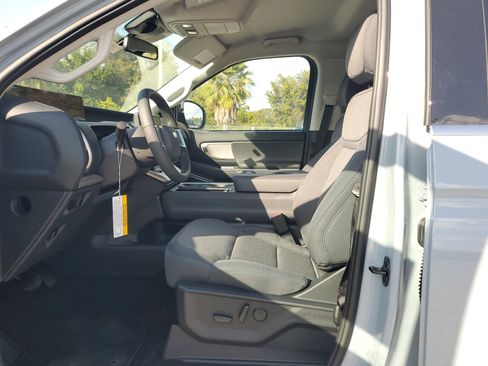 New 2025 Ford Expedition Active image 19