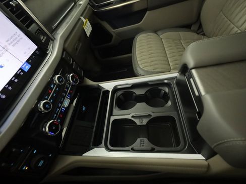 Used 2025 Ford F450 Platinum w/ Platinum Plus Package image 40