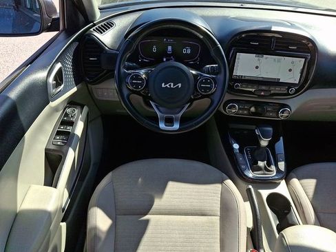 Used 2024 Kia Soul EX FWD image 2