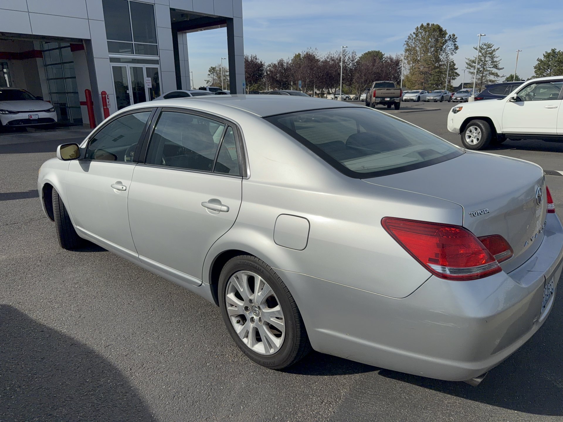 Used 2006 Toyota Avalon XLS FWD image 9