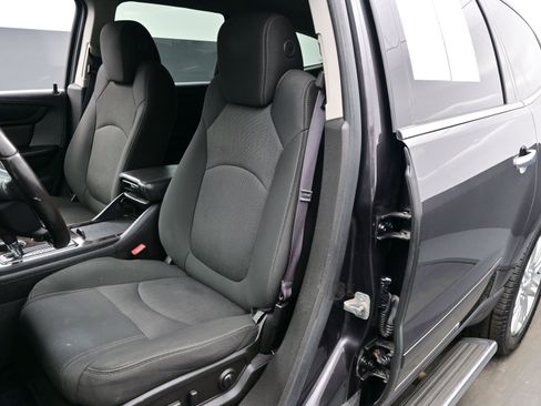 Used 2015 Chevrolet Traverse LT w/ Style and Technology Package image 12