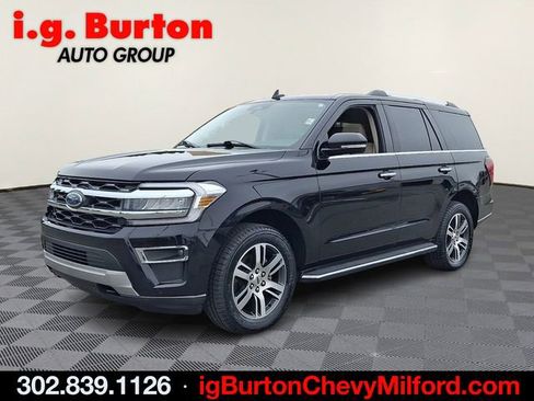 Used 2023 Ford Expedition Limited image 3