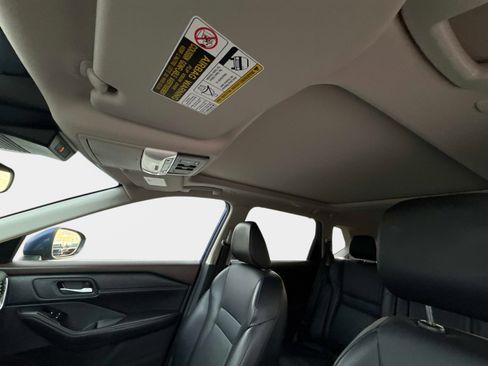 Used 2022 Nissan Rogue SV w/ SV Premium Package image 35