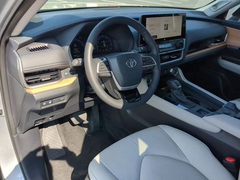 Used 2024 Toyota Grand Highlander Limited image 13