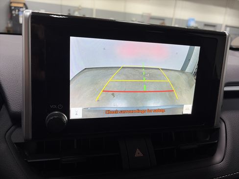 Used 2025 Toyota RAV4 XLE AWD/4WD image 18