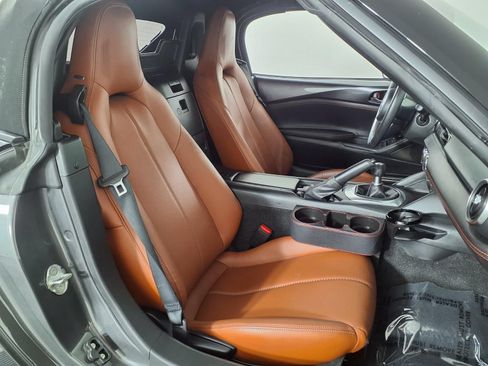 Used 2023 MAZDA MX-5 Miata Grand Touring RWD image 9