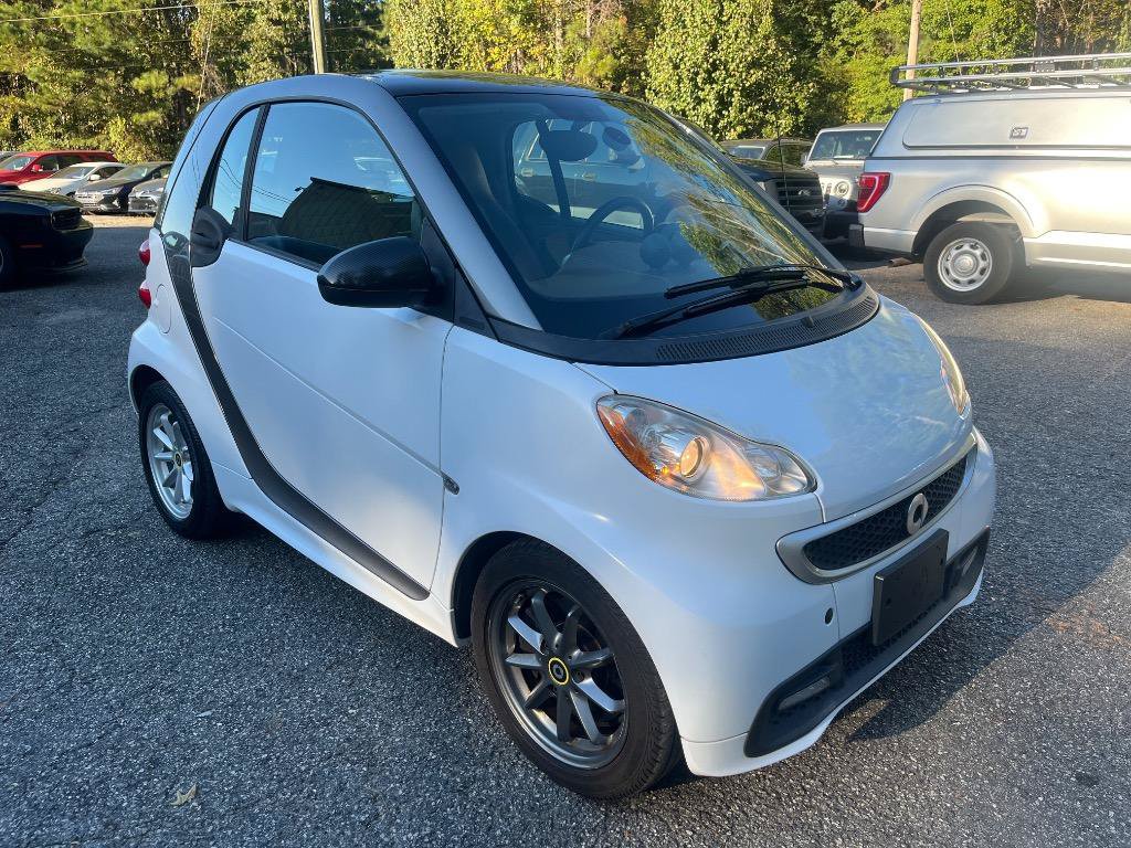 Used 2014 smart fortwo passion RWD image 3