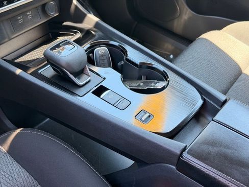 Used 2025 Nissan Rogue SV FWD image 22