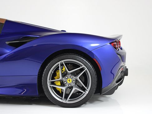 Certified 2023 Ferrari F8 Tributo RWD image 5