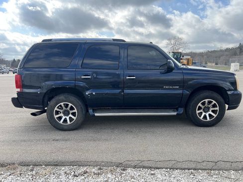 Used 2004 Cadillac Escalade Base AWD 4dr SUV image 4