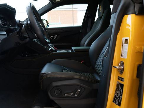 Used 2021 Lamborghini Urus AWD/4WD image 42