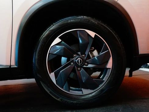 Certified 2025 Nissan Rogue SV AWD/4WD image 77