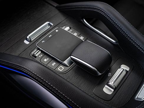 Certified 2025 Mercedes-Benz GLS 450 4MATIC image 33