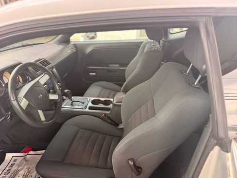 Used 2010 Dodge Challenger SE RWD image 11
