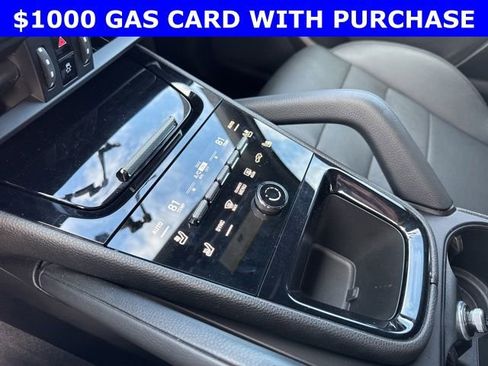 Used 2024 Porsche Cayenne w/ Premium Package image 27