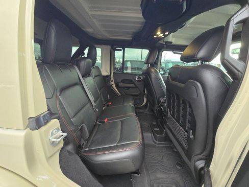 Used 2022 Jeep Wrangler Unlimited Rubicon w/ LED Lighting Group AWD/4WD image 14