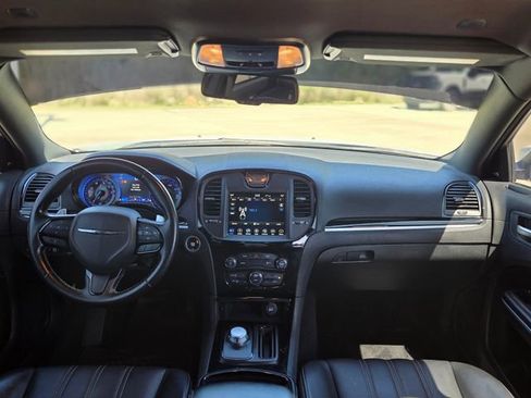 Used 2019 Chrysler 300 S image 21
