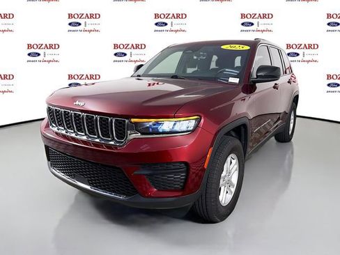 Used 2025 Jeep Grand Cherokee Laredo w/ Trailer Tow Package AWD/4WD image 4