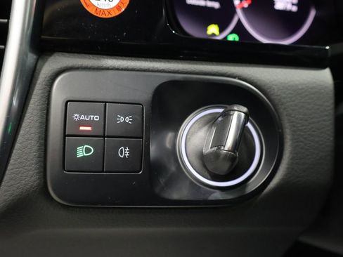 Used 2022 Porsche Cayenne AWD/4WD image 24