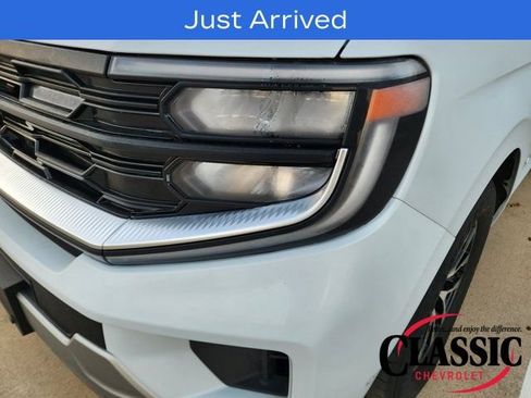 Used 2025 Ford Expedition Platinum image 17