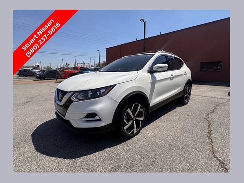 Used 2021 Nissan Rogue Sport SL FWD image 1