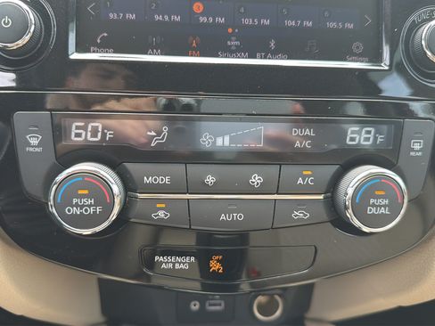 Used 2019 Nissan Rogue SV FWD image 41