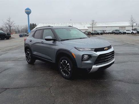 Used 2021 Chevrolet TrailBlazer LT w/ Convenience Package image 2