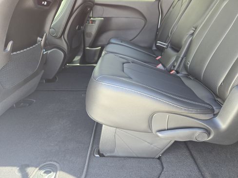 New 2026 Chrysler Pacifica Select image 20
