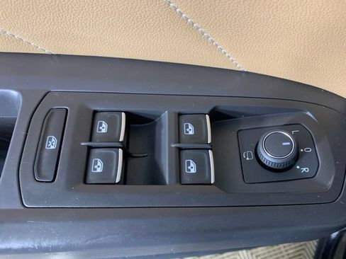Used 2023 Volkswagen Atlas Cross Sport SEL Premium R-Line AWD/4WD image 31