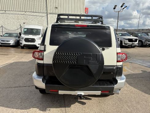 Used 2014 Toyota FJ Cruiser 4WD image 5