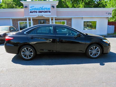 Used 2015 Toyota Camry SE image 6