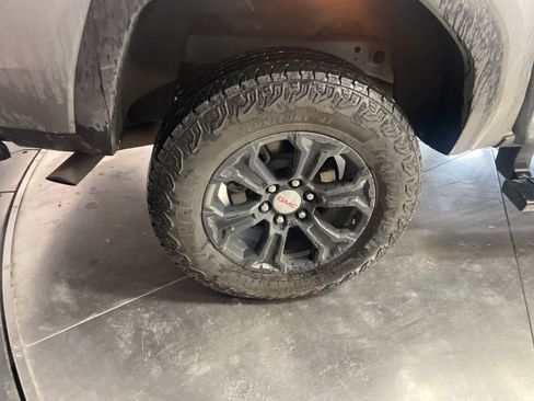 Used 2023 GMC Canyon Elevation image 15