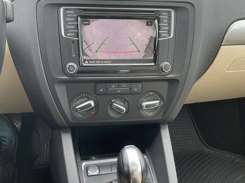 Used 2018 Volkswagen Jetta SE FWD image 17