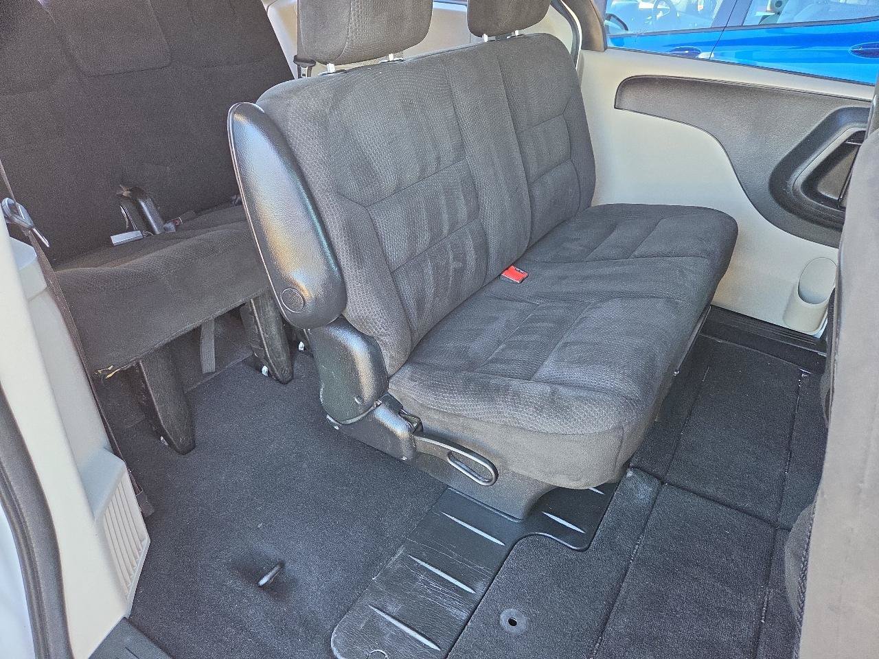 Used 2015 Dodge Grand Caravan American Value Package FWD image 14