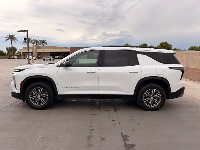 Used 2025 Chevrolet Traverse LT FWD image 11