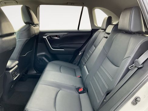 Used 2021 Toyota RAV4 XLE Premium image 15